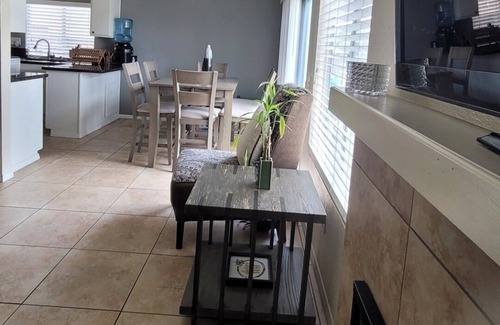Bay Terraces Bed & Breakfast | Lovely townhome with a relaxing room