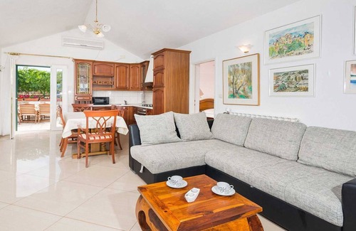 Mirce Villa | Lovely traditional stone villa on the island
