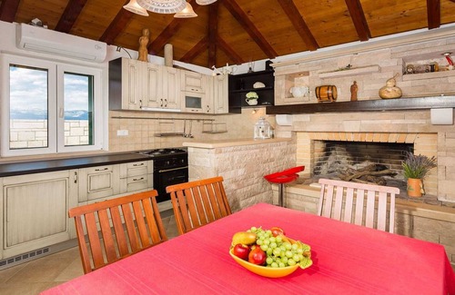 Mirce Villa | Lovely traditional stone villa on the island