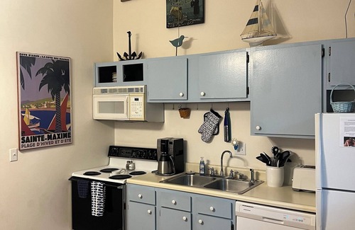 Jamestown Condo | Lovely "Treehouse" 2-Bedroom Condo inside Lake Cumberland State Park