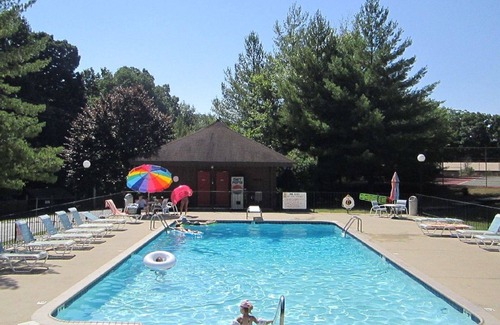 Jamestown Condo | Lovely "Treehouse" 2-Bedroom Condo inside Lake Cumberland State Park
