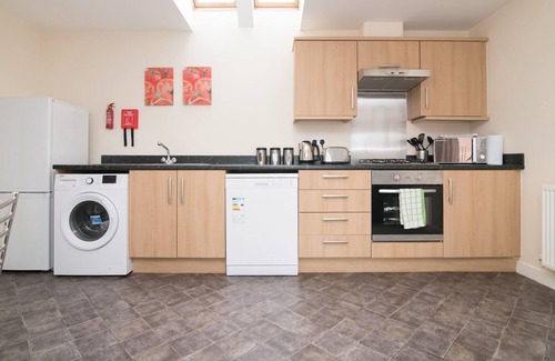 Bilston House | Lovely two bed house with parking