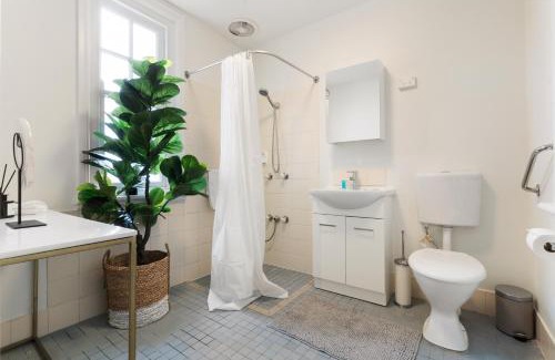 Millers Point Apartment | Lovely Two Bedroom Apartment
