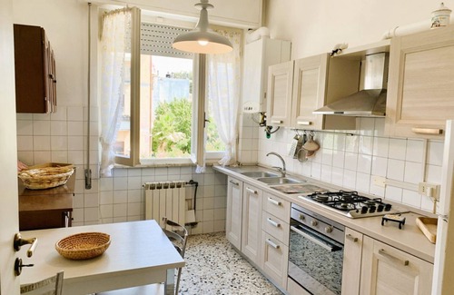 Marina di Massa Apartment | Lovely two-room apartment sleeps 4 in Marina di Massa