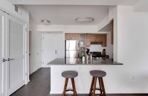 McLean Apartment | Lovely Tysons Corner 1BR w/Concierge & W/D, nr Bars, by Blueground