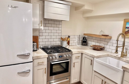 Laguna Beach Apartment | Lovely unit in tranquil N. Laguna Beach. Stone's throw to beach