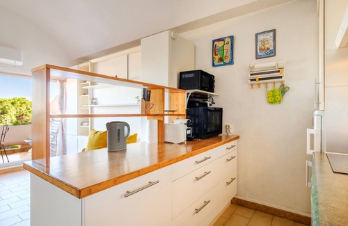 Plaine de la Brague Apartment | Lovely Vacation Studio "Mer Soleil Confort" with Shared Pool and Terrace
