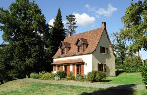La Coquille Villa | Lovely Villa in La Coquille with Swimming Pool