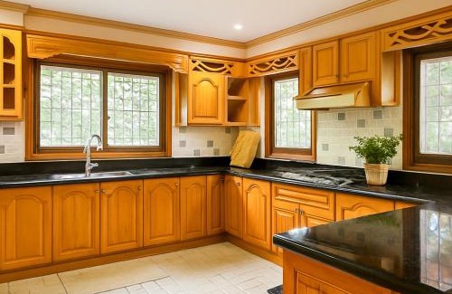 Tagaytay Apartment | Lovely Villa in Tagaytay w Pool, Billiards up to 20pax