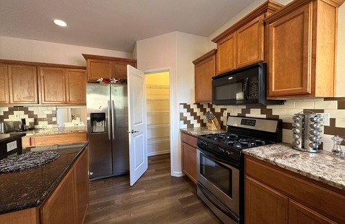 Renton House | Lovely Villa: Master en-suite and fireplace