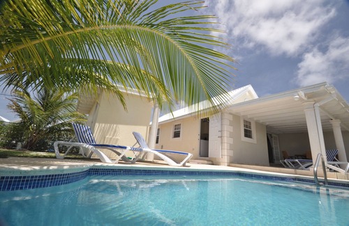 Apple Hall Villa | Lovely villa with private pool near beautiful Bottom Bay beach
