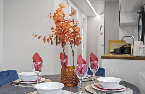 Canary Wharf Boat Rental | Lovely Water Lodge in London - Sleeps 6