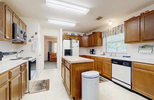 New Braunfels House | Lovely, waterfront home - river access, large yard, lovely patio & washer/dryer