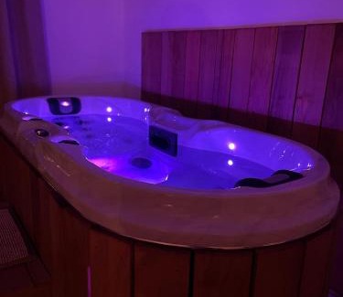 Aigues-Mortes Bed & Breakfast | Loveness Suite & Spa