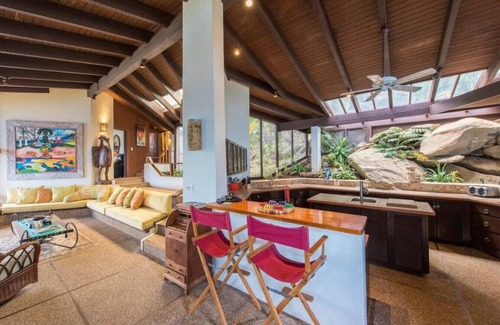 Estate Peterborg Villa | Lovenlund Bay Villa - Designer's Dream!