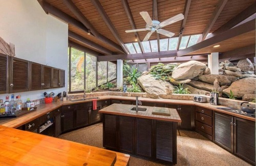 Estate Peterborg Villa | Lovenlund Bay Villa - Designer's Dream!