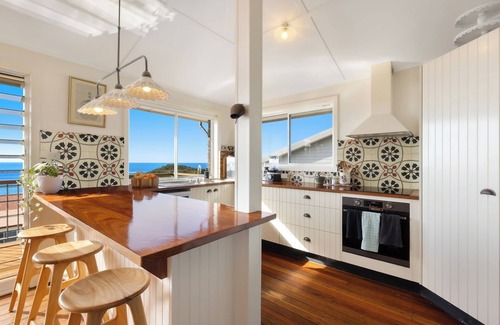 Yamba House | Lover's Point Beach House-Panoramic views, walk to everything