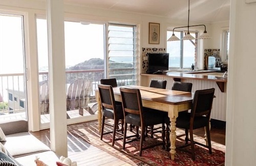 Yamba House | Lover's Point Beach House-Panoramic views, walk to everything