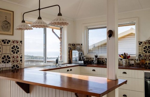 Yamba House | Lover's Point Beach House-Panoramic views, walk to everything