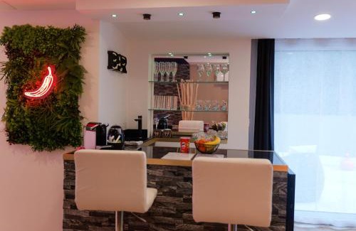 La Penne-sur-Huveaune Bed & Breakfast | Loveroom de charme avec jacuzzi et sauna
