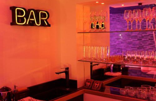 La Penne-sur-Huveaune Bed & Breakfast | Loveroom de charme avec jacuzzi et sauna