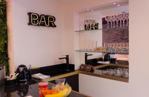 La Penne-sur-Huveaune Bed & Breakfast | Loveroom de charme avec jacuzzi et sauna