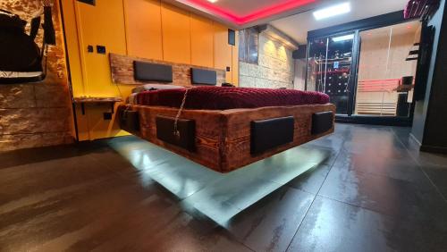 Bargemon Apartment | LOVEROOM "Des Chaines Les Passions"