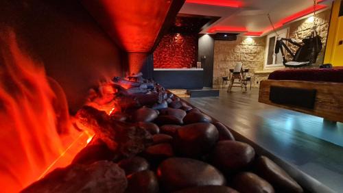 Bargemon Apartment | LOVEROOM "Des Chaines Les Passions"