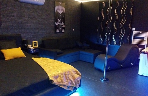 Alencon Bed & Breakfast | Loveroom la chambre d'aphrodite 2 to 4 people for an unforgettable experience