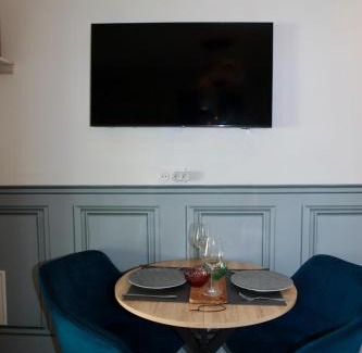 Rive Droite Apartment | LoveRoom La Petite Suite avec SPA