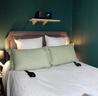 Rive Droite Apartment | LoveRoom La Petite Suite avec SPA