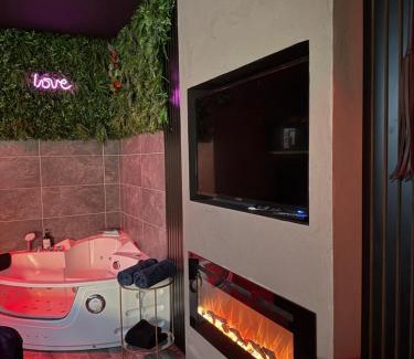 Bourg-Saint-Christophe Apartment | LoveroomXspa
