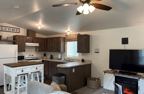 Ruidoso Cabin | Lovers Landing - private hot tub and pet friendly