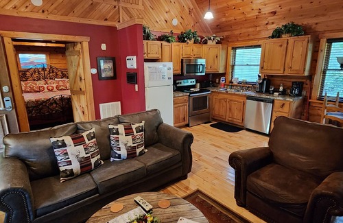 Sevierville Cabin | Lovesong #9- Charming & Clean Log Cabin!