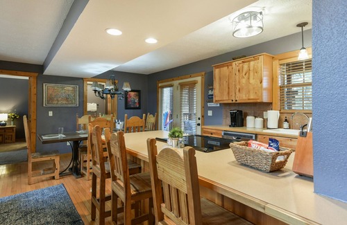 Reeds Spring Cabin | Loving Life Lodge - Resort Access, Private Lake, Pools, Golf, Screened Porch