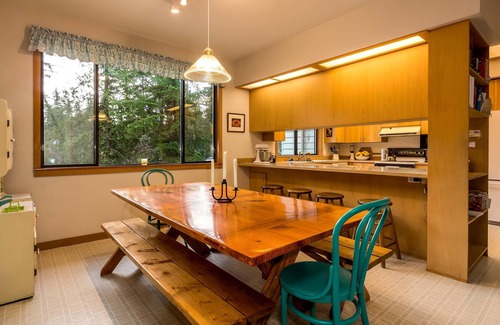 Bainbridge Island House | Low bank waterfront on peaceful Fletcher Bay. Perfect for families