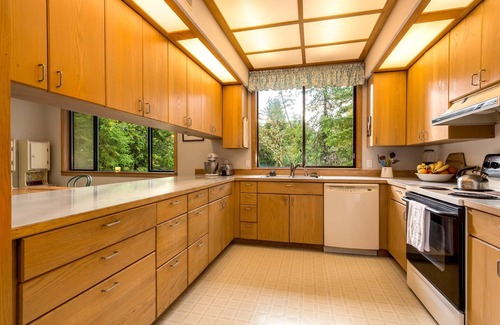 Bainbridge Island House | Low bank waterfront on peaceful Fletcher Bay. Perfect for families