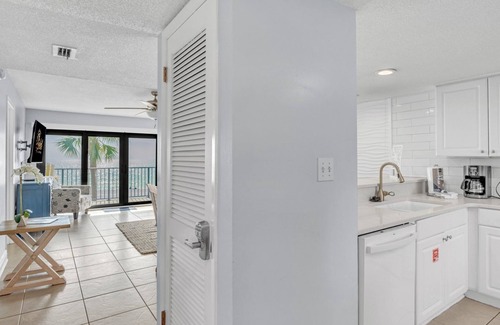 Lower Grand Lagoon Condo | Low Floor | Freshly Remodeled | Beachfront | FLPCB65