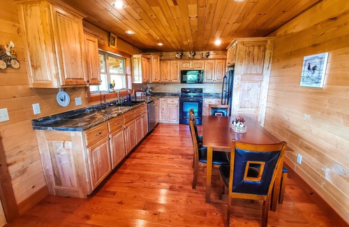 Creston Cabin | LOW SEPTEMBER RATES! Million Dollar Views-3BR3BA w/HotTub & Long-Range Views