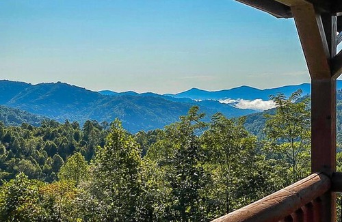 Creston Cabin | LOW SEPTEMBER RATES! Million Dollar Views-3BR3BA w/HotTub & Long-Range Views