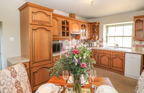 Barnard Castle Cottage | LOW SHIPLEY COTTAGE, pet friendly, with hot tub in Barnard Castle