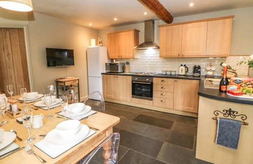 Barnard Castle Cottage | LOW SHIPLEY MILL, pet friendly, with hot tub in Barnard Castle
