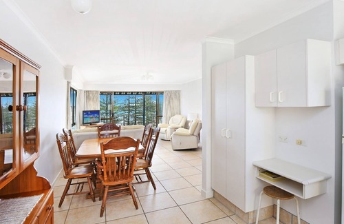 Caloundra Apartment | Lowanna Unit 14, 24 Bulcock Beach Esplanade, Bulcock Beach