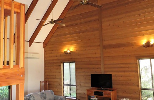Warrenben House | Lowans Loft Marion Bay - Pet Friendly