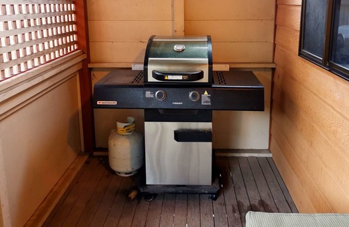 Warrenben House | Lowans Loft Marion Bay - Pet Friendly