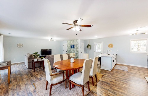 Beaufort House | Lowcountry Gump House - Close to MCRD/Downtown