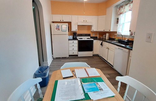 Monroe Apartment | Lower 2 BR Aunt Rose's Place Monroe MI This property has many favorable reviews!
