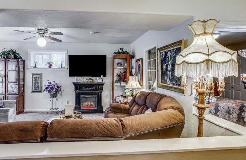 Graham Apartment | Lower-Level Apt with Hot Tub and Sauna in Graham!