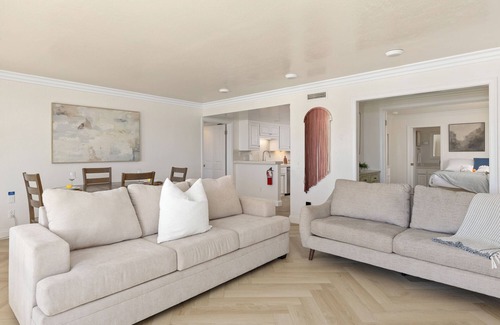 South Oceanside House | Lower Level Pet Friendly Beachfront Duplex with a Spa P913-2