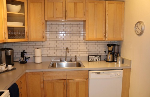 Coral Gables Section House | LOWEST PRICE 4 SPRING BREAK HOME! GABLES, UM, MIA AIRPORT, MIAMI BEACH, DOWNTOWN